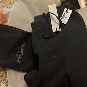 NWT XS ESSENTIALS SWEATPANTS